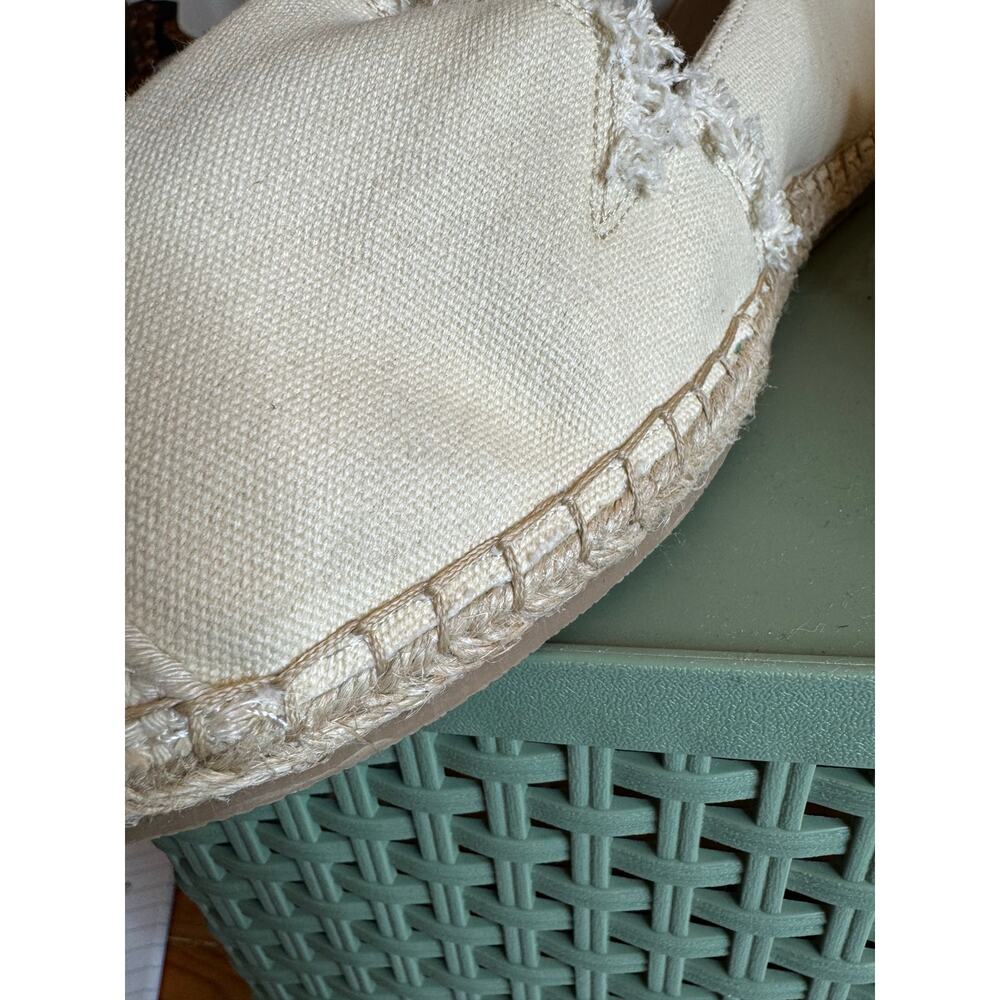 Torrid Cream Canvas Round Toe Slip On Espadrille Travel Vacation Sz: 10 - Picture 6 of 8